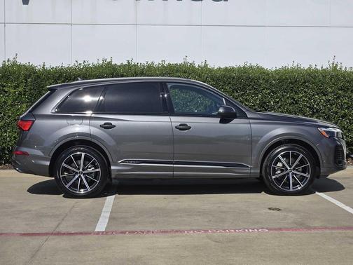 2025 Audi Q7 45 Premium Plus