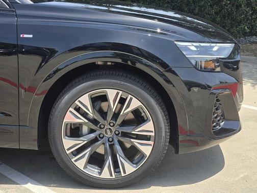 MYTHOS BLACK 2026 Audi Q8 55 Prestige