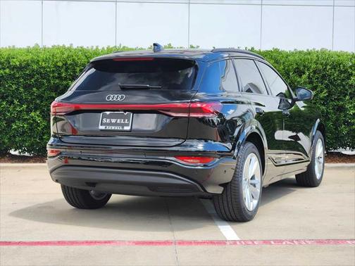 2025 Audi Q6 e-tron Premium