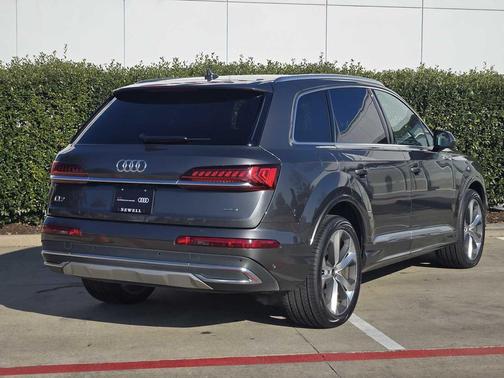2023 Audi Q7 55 Premium Plus