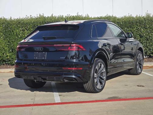 2025 Audi Q8 55 Premium Plus