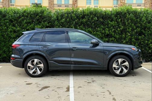 Manhattan Gray Metallic 2025 Audi Q6 e-tron Premium quattro