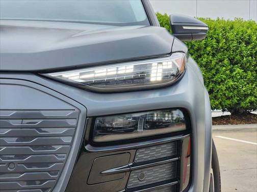 2025 Audi Q6 e-tron Premium Plus quattro