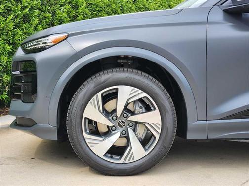 2025 Audi Q6 e-tron Premium Plus quattro