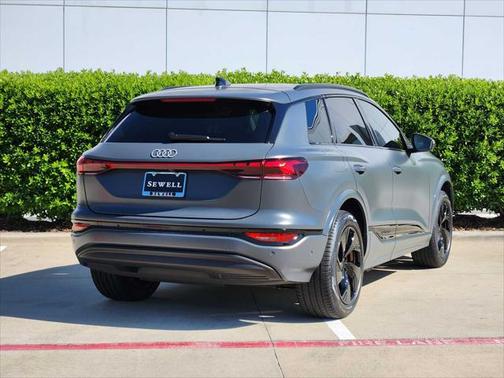 2025 Audi Q6 e-tron Premium Plus quattro