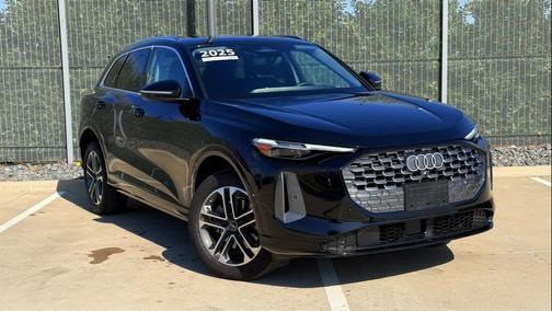 MYTHOS BLACK 2025 Audi Q5 Premium Plus TFSI quattro S tronic