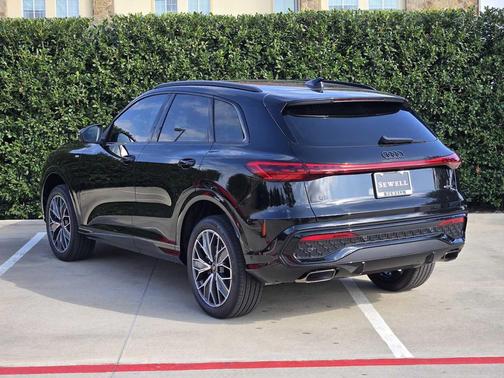 MYTHOS BLACK 2026 Audi Q5 Premium Plus TFSI quattro S tronic