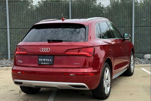 MATADOR RED 2019 Audi Q5 45 Premium