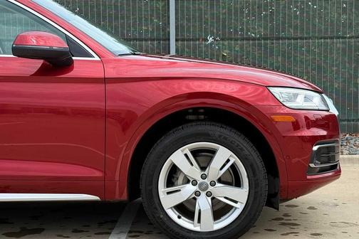 MATADOR RED 2019 Audi Q5 45 Premium