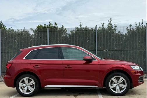 MATADOR RED 2019 Audi Q5 45 Premium