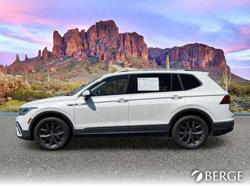 Opal White Pearl Effect 2023 Volkswagen Tiguan 2.0T SE