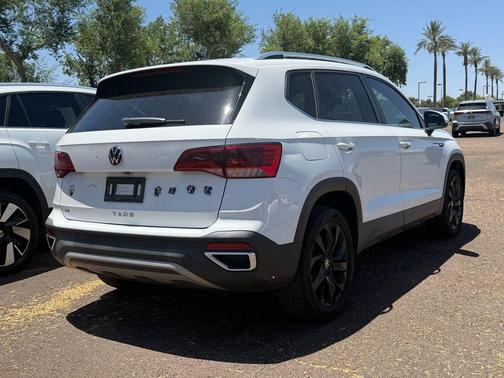 Pure White 2022 Volkswagen Taos 1.5T SE
