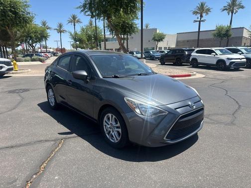 Graphite 2017 Toyota Yaris iA Base
