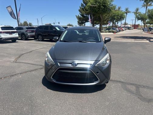 Graphite 2017 Toyota Yaris iA Base