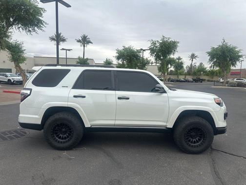 Blizzard Pearl 2020 Toyota 4Runner Nightshade