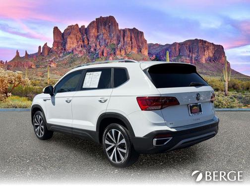 Pure White 2024 Volkswagen Taos 1.5T SE