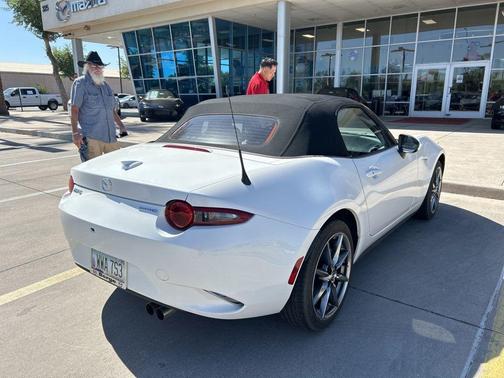 Snowflake White Pearl 2022 Mazda MX-5 Miata Grand Touring