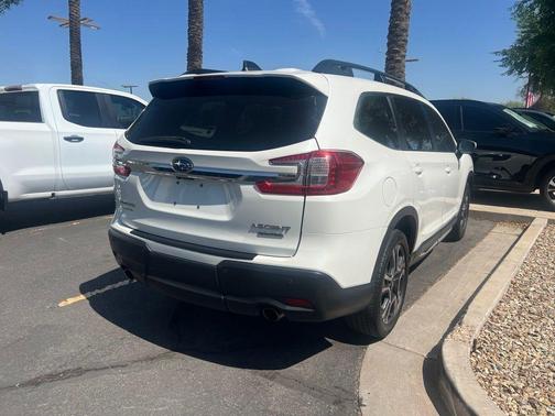 Crystal White Pearl 2023 Subaru Ascent Limited 7-Passenger