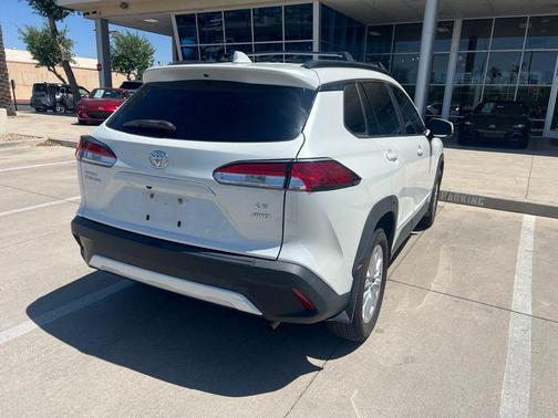 Pearl 2022 Toyota Corolla Cross LE