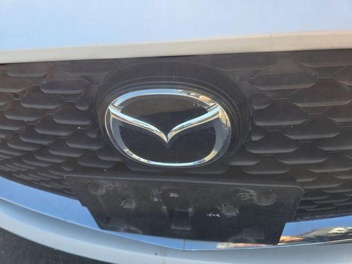 Snowflake White Pearl 2022 Mazda Mazda3 FWD w/Select Package