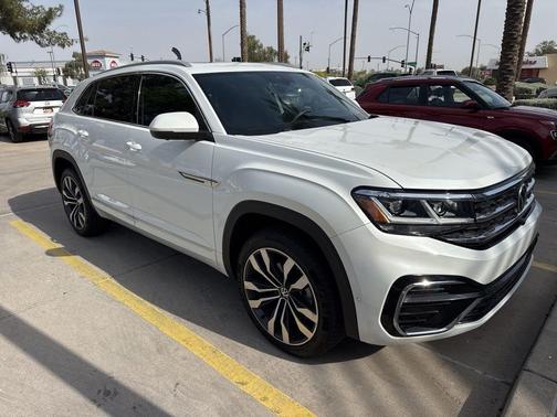 2022 Volkswagen Atlas Cross Sport 3.6L V6 SEL Premium R-Line