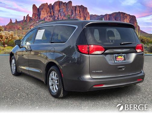 2021 Chrysler Voyager LXI