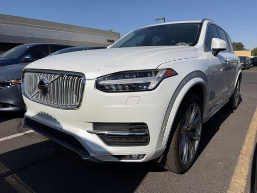 Crystal White 2018 Volvo XC90 T6 Inscription