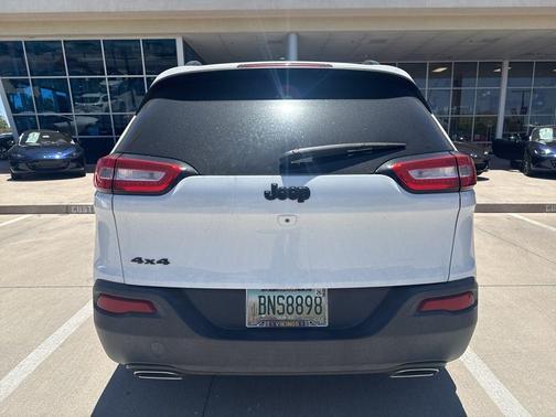 Bright White Clearcoat 2015 Jeep Cherokee Latitude
