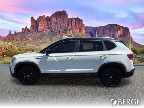 Pure White 2023 Volkswagen Taos 1.5T SE