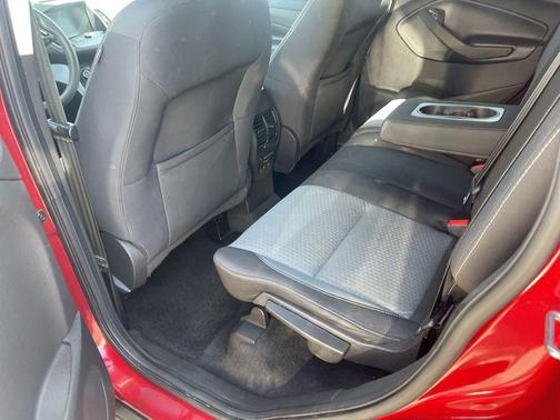 Ruby Red Metallic 2017 Ford Escape SE