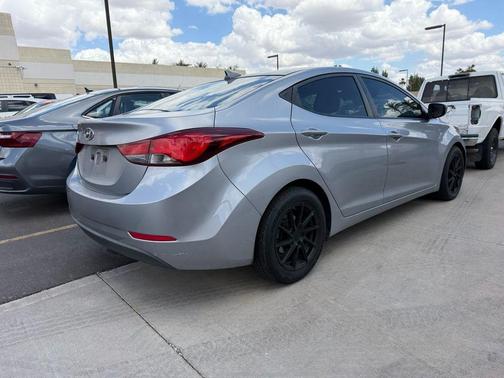 Shale Gray Metallic 2016 Hyundai ELANTRA SE