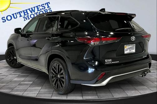 Black 2025 Toyota Highlander XSE