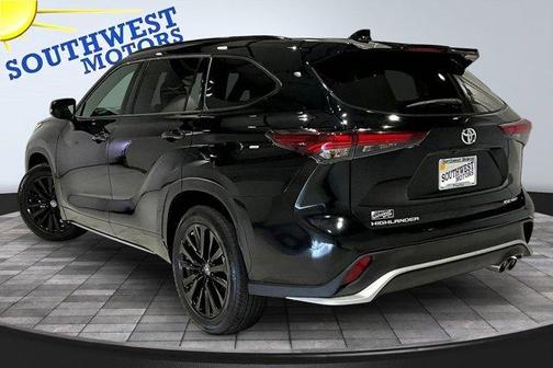 Black 2025 Toyota Highlander XSE