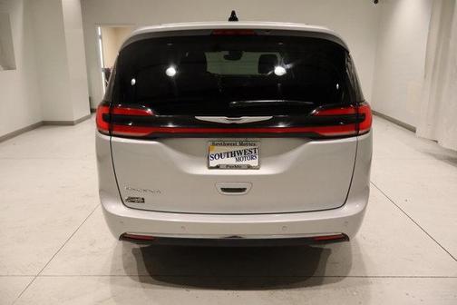 2023 Chrysler Pacifica Touring-L