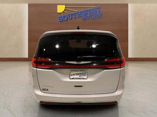2023 Chrysler Pacifica Touring-L