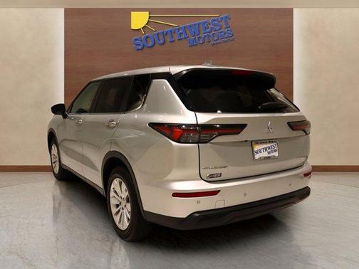 2025 Mitsubishi Outlander ES