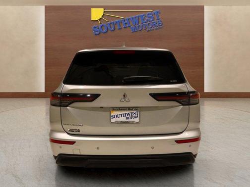 2025 Mitsubishi Outlander ES