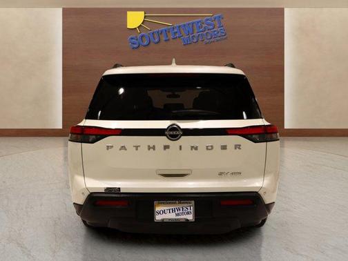 2022 Nissan Pathfinder SV
