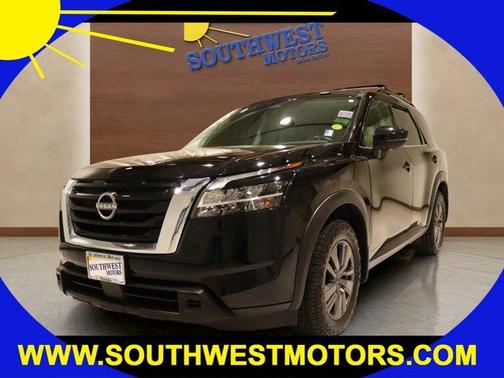 2022 Nissan Pathfinder SV