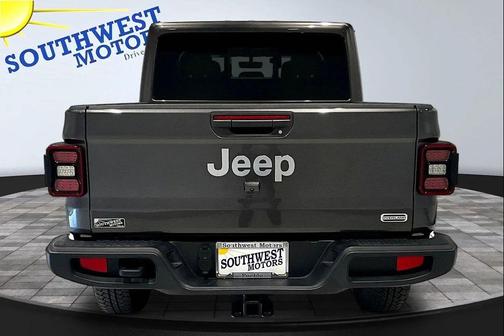 Granite Crystal Metallic Clearcoat 2022 Jeep Gladiator Overland