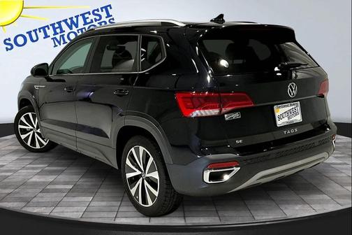 Deep Black Pearl Effect 2023 Volkswagen Taos 1.5T SE