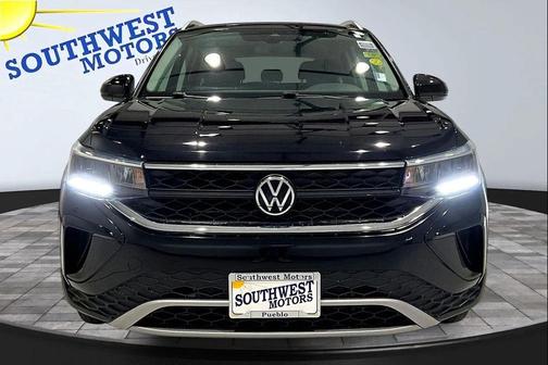 Deep Black Pearl Effect 2023 Volkswagen Taos 1.5T SE