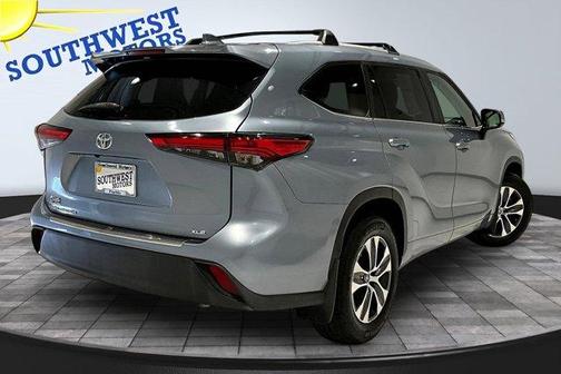 Gray 2023 Toyota Highlander XLE