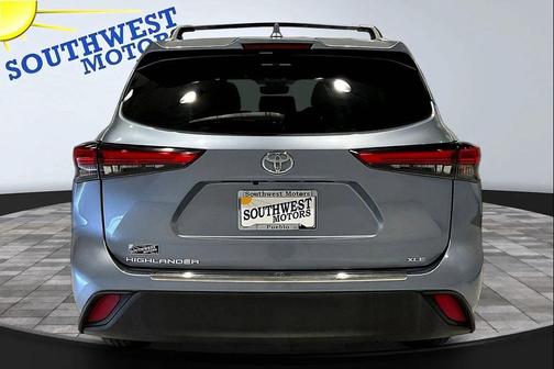Gray 2023 Toyota Highlander XLE