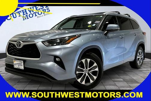 Gray 2023 Toyota Highlander XLE