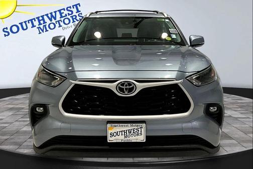 Gray 2023 Toyota Highlander XLE