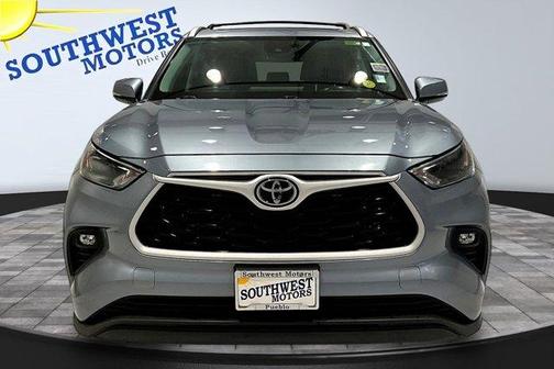 Gray 2023 Toyota Highlander XLE