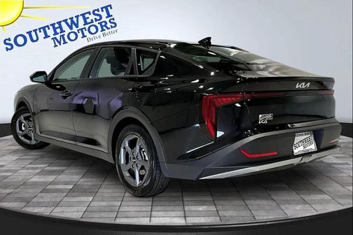 Aurora Black Pearl 2025 Kia K4