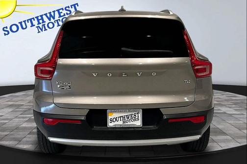 Glacier Silver Metallic 2021 Volvo XC40 T4 Inscription