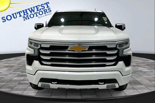 Iridescent Pearl Tricoat 2024 Chevrolet Silverado 1500 High Country
